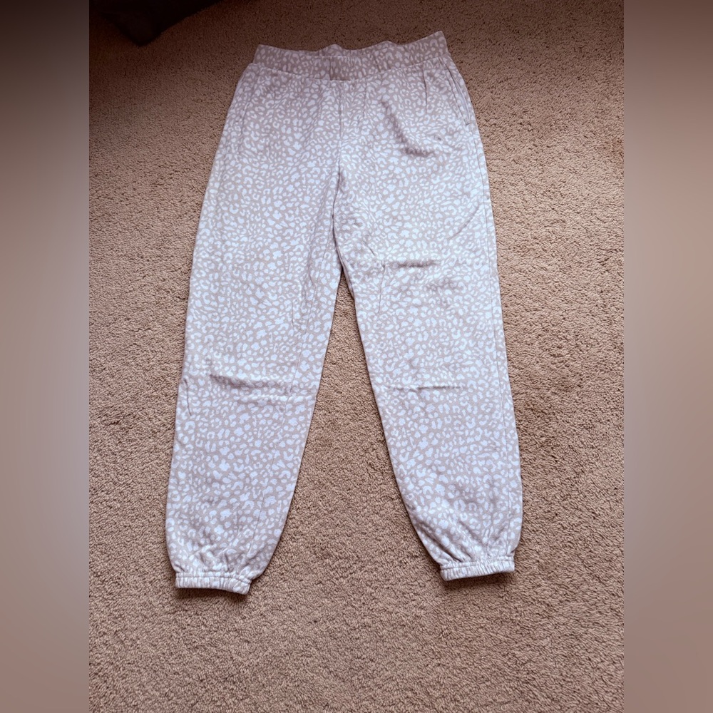 Colsie Cream Leopard Print Joggers